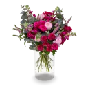 kytice trsových růží, ranunculusu a mathiol